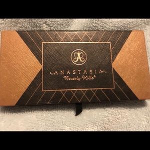 Anastasia Beverly Hills World Traveler Palette